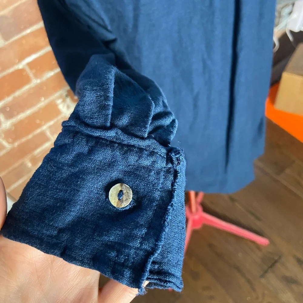 Like new-Cut Loose Relaxed Button Down in blue, S - Picture 6 of 11